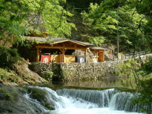小原温泉 岩風呂 かつらの湯