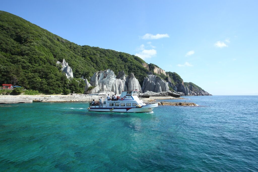 仏ヶ浦の観光遊覧船