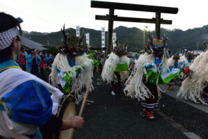 臼澤鹿子踊り
